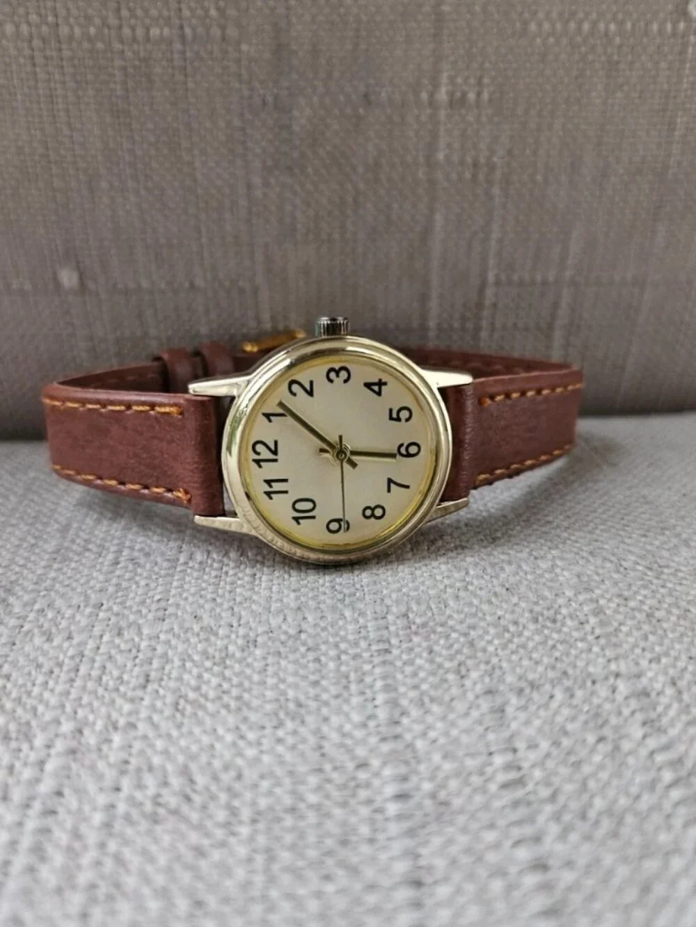 fmd ladies wristwatch